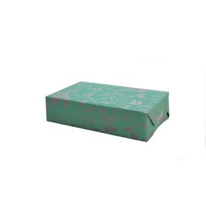 Verpackungsbeispiel vom Geschenkpapier Miron, hellblau/ hellblau - 973403;  Stichwörter: Geschenkpapier, Geschenkverpackung, Geschenkpapierrollen, mittelgroß, zweiseitig, Ornamente, Streifen; 