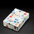 Verpackungsbeispiel vom Geschenkpapier Ahoi - 30279;  Stichwörter: Geschenkpapier, Geschenkverpackung, Geschenkpapierrollen, Maritim, Kindermotiv, mittelgroß, Tiere; 