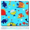 Geschenkpapierrolle Nemo, blau - 40176; Beschreibung: gezeichnete, bunte Fische, farbige Kugeln, blauer Hintergrund; Stichwörter: Kindermotiv, mittelgroß, Tiere; 