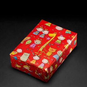 Verpackungsbeispiel vom Geschenkpapier Rasselbande, rot - 40210;  Stichwörter: Geschenkpapier, Geschenkverpackung, Geschenkpapierrollen, Kindermotiv, mittelgroß, Tiere; 