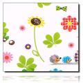 Geschenkpapierrolle Mucki, weiß - 40235; Beschreibung: kleine bunte Igel, Blumen und Blätter, weiße Punkte auf cremefarbigen Hintergrund ; Stichwörter: mittelgroß, Tiere, Buchhandlung, Kindermotiv; 
