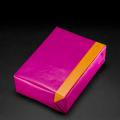 Verpackungsbeispiel vom Geschenkpapier Kraft, pink/ mandarine - 60042;  Stichwörter: Geschenkpapier, Geschenkverpackung, Geschenkpapierrollen, einfarbig, zweiseitig, Kraftpapier; 