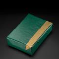Verpackungsbeispiel vom Geschenkpapier Kraft, grün/ gold - 60049;  Stichwörter: Geschenkpapier, Geschenkverpackung, Geschenkpapierrollen, einfarbig, zweiseitig, Kraftpapier; 