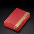 Verpackungsbeispiel vom Geschenkpapier Kraft, rot/ gold - 60052;  Stichwörter: Geschenkpapier, Geschenkverpackung, Geschenkpapierrollen, einfarbig, zweiseitig, Kraftpapier; 
