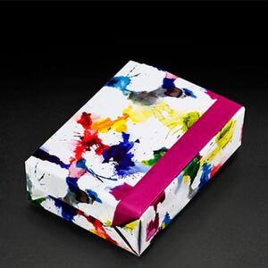 Verpackungsbeispiel vom Geschenkpapier Madeira, weiß/ dunkelpink - 60222;  Stichwörter: Geschenkpapier, Geschenkverpackung, Geschenkpapierrollen, Muster, mittelgroß, zweiseitig; 