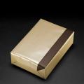 Verpackungsbeispiel vom Geschenkpapier Vollton, perlcreme/ braun - 70120;  Stichwörter: Geschenkpapier, Geschenkverpackung, Geschenkpapierrollen, einfarbig, zweiseitig; 