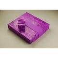 Verpackungsbeispiel vom Geschenkpapier Indira, purple - 80273;  Stichwörter: Geschenkpapier, Geschenkverpackung, Geschenkpapierrollen, ; 